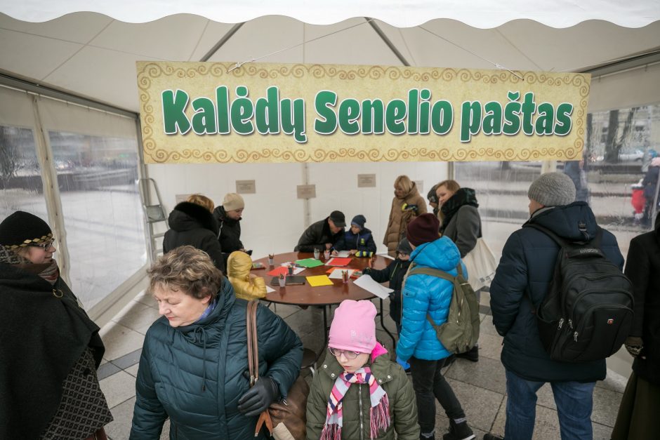 Puošnioji eglė į sostinę atviliojo net šešis Kalėdų Senelius 