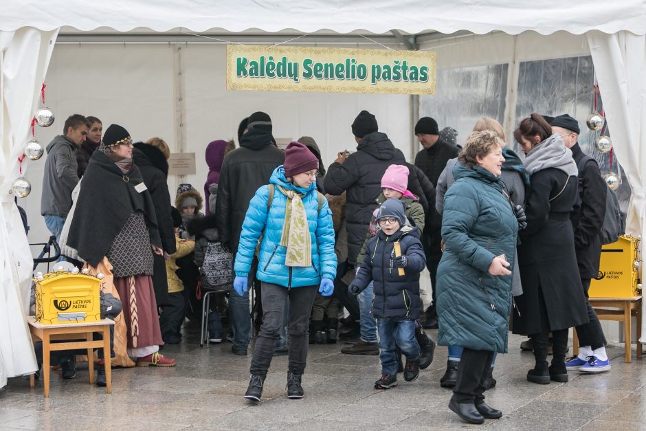 Puošnioji eglė į sostinę atviliojo net šešis Kalėdų Senelius 