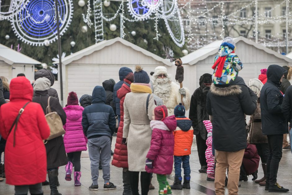 Puošnioji eglė į sostinę atviliojo net šešis Kalėdų Senelius 