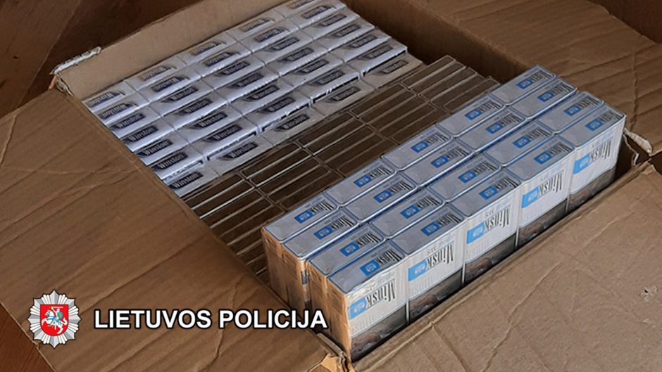 Per kratas uostamiestyje policija paėmė kontrabandines cigaretes ir 23 tūkst. eurų