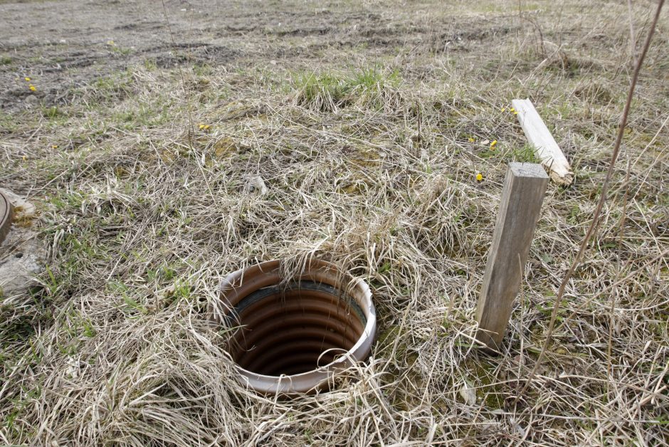 Skambina pavojaus varpais: Klaipėdos rajono sklypuose – atviri šuliniai