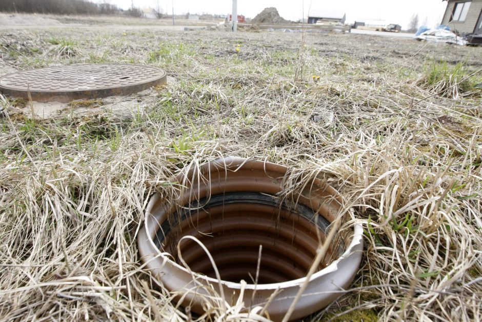 Skambina pavojaus varpais: Klaipėdos rajono sklypuose – atviri šuliniai