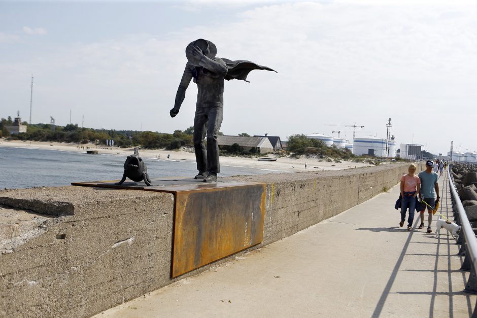 Atnaujins uosto vartus: teks nukelti šiaurinį molą puošiančią skulptūrą