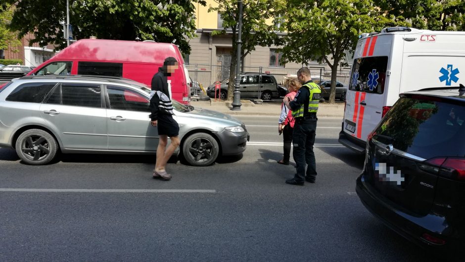 Avarija Klaipėdos centre: pagyvenusi vairuotoja perėjoje nepastebėjo pėsčiosios