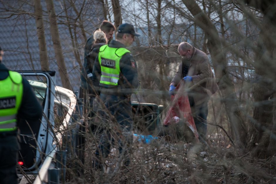 Šiurpi nelaimė Šiauliuose: griovyje rastas negyvas vyras