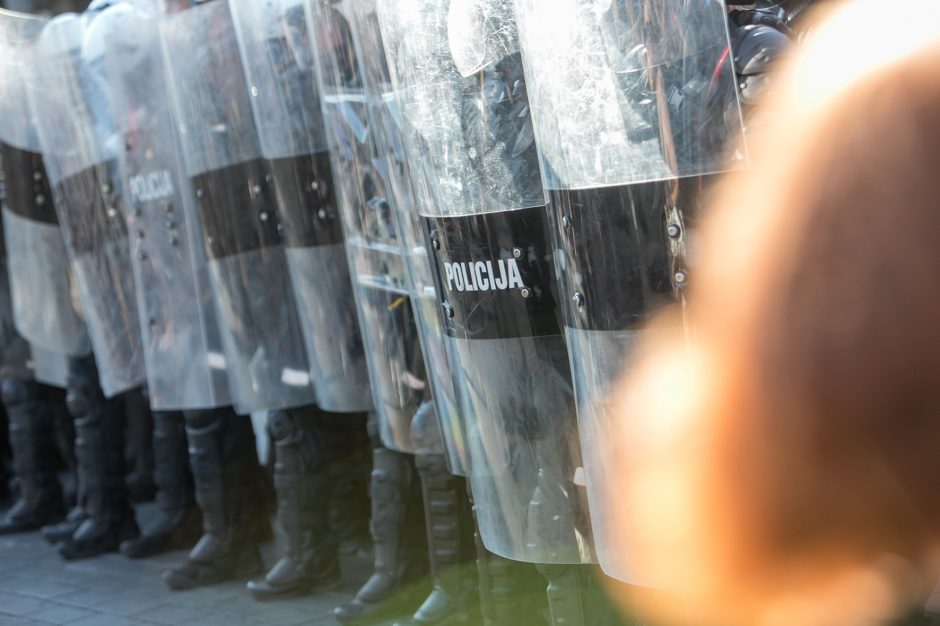Per neramumus Vilniuje sulaikytų asmenų skaičius išaugo iki 22 