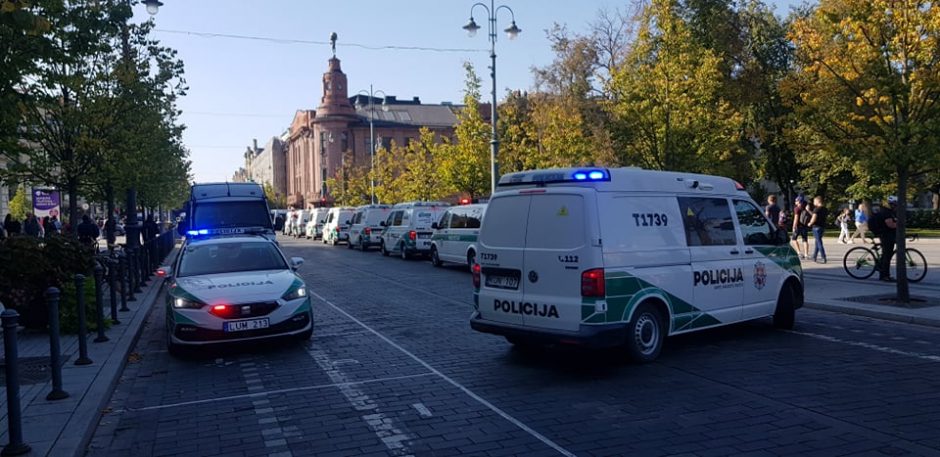 Per neramumus Vilniuje sulaikytų asmenų skaičius išaugo iki 22 