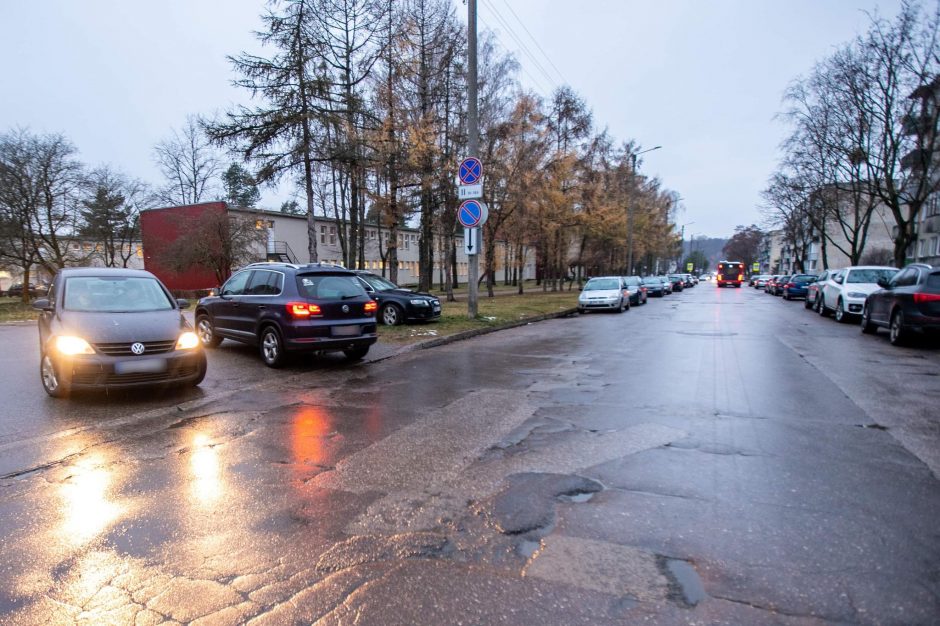 Prie mokyklos gyvenanti kaunietė netveria pykčiu dėl chaoso: tėvai atvažiuoja ir laukia savo pupulių