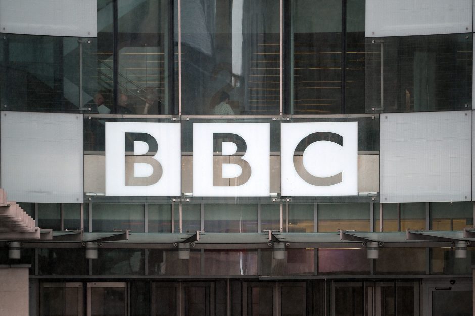 BBC atleis beveik pusę tūkstančio darbuotojų