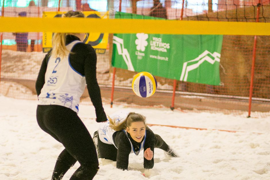 Lietuvos sniego tinklinio čempionės paaiškėjo po beveik 50 minučių kovos