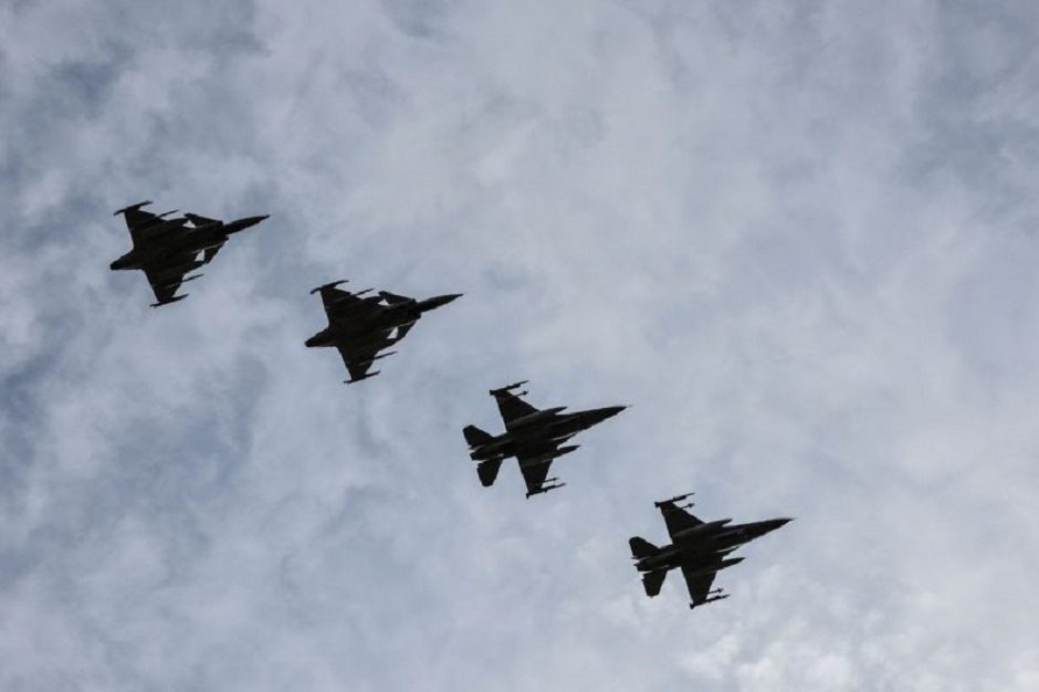 NATO naikintuvai septynis kartus kilo lydėti Rusijos karinių orlaivių