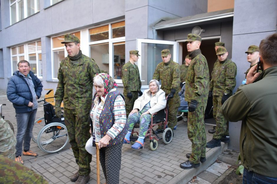 Alytaus miesto savivaldybės atstovė: tikimasi, kad šiandien gaisrą pavyks užgesinti