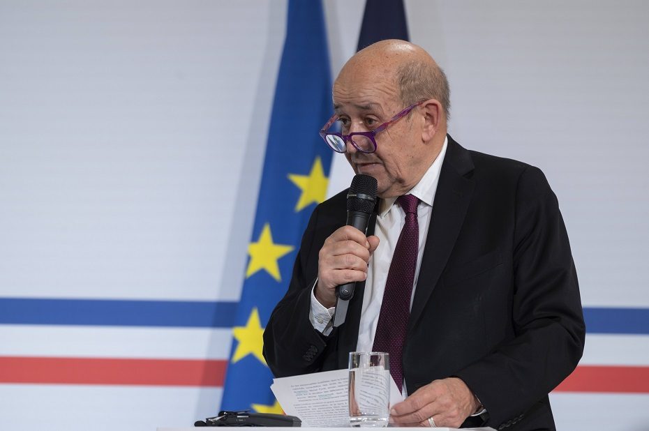 Prancūzija sako, kad Rusija tik „apsimeta, jog derasi“ su Ukraina