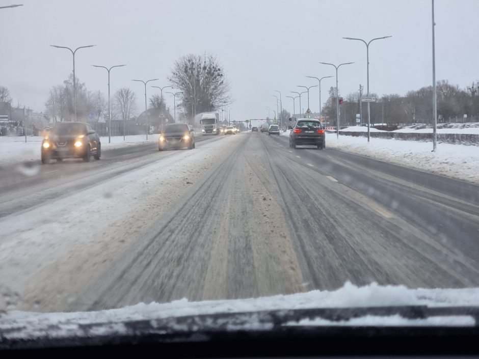 Kelininkai: net pabarstytos ir išvalytos gatvės negarantuoja gerų vairavimo sąlygų