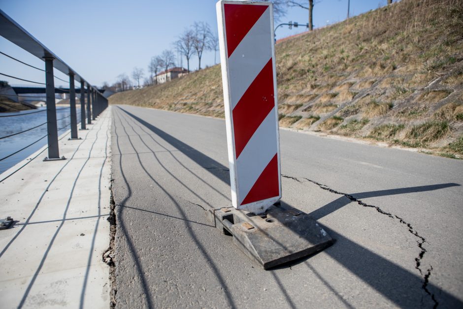 Neseniai suremontuotą Nemuno krantinę vėl reikia tvarkyti – šįkart dėl įgriuvos