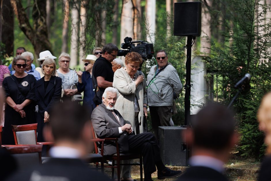 Kaune amžinojo poilsio atgulė A. Adamkienė: ji dovana nuo Dievo mums