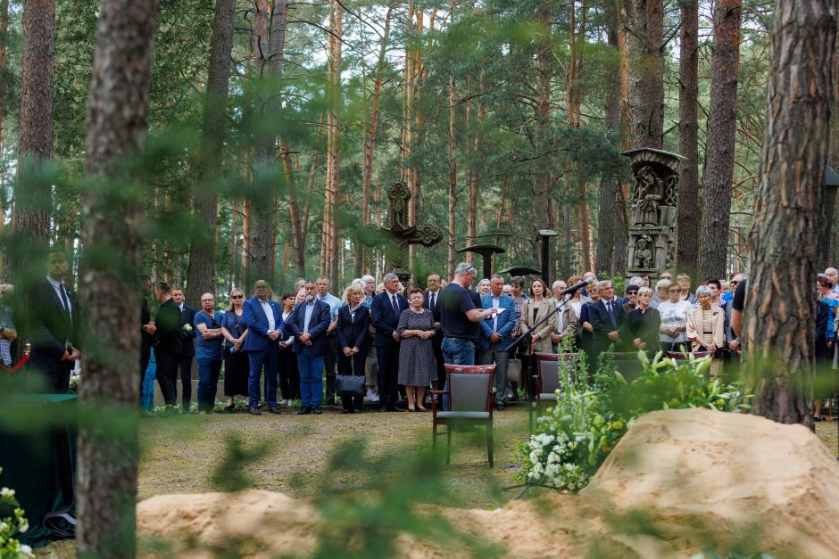 Kaune amžinojo poilsio atgulė A. Adamkienė: ji dovana nuo Dievo mums