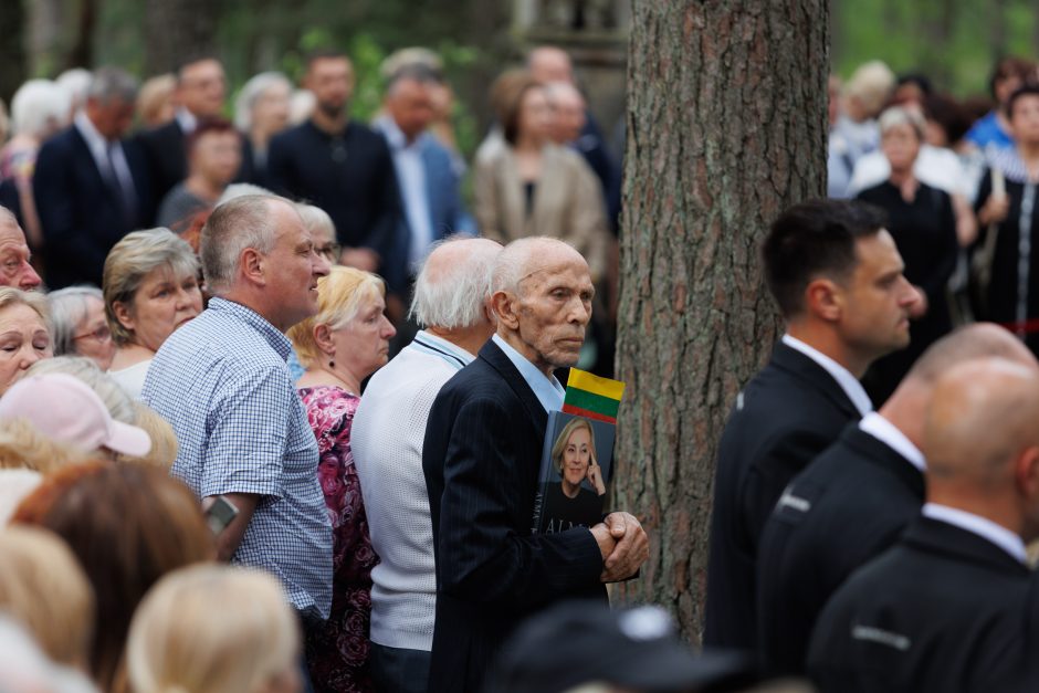 Kaune amžinojo poilsio atgulė A. Adamkienė: ji dovana nuo Dievo mums