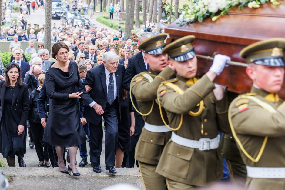 Kaune amžinojo poilsio atgulė A. Adamkienė: ji dovana nuo Dievo mums