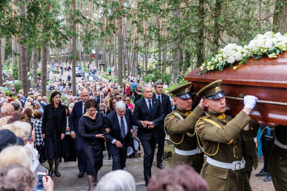 Kaune amžinojo poilsio atgulė A. Adamkienė: ji dovana nuo Dievo mums