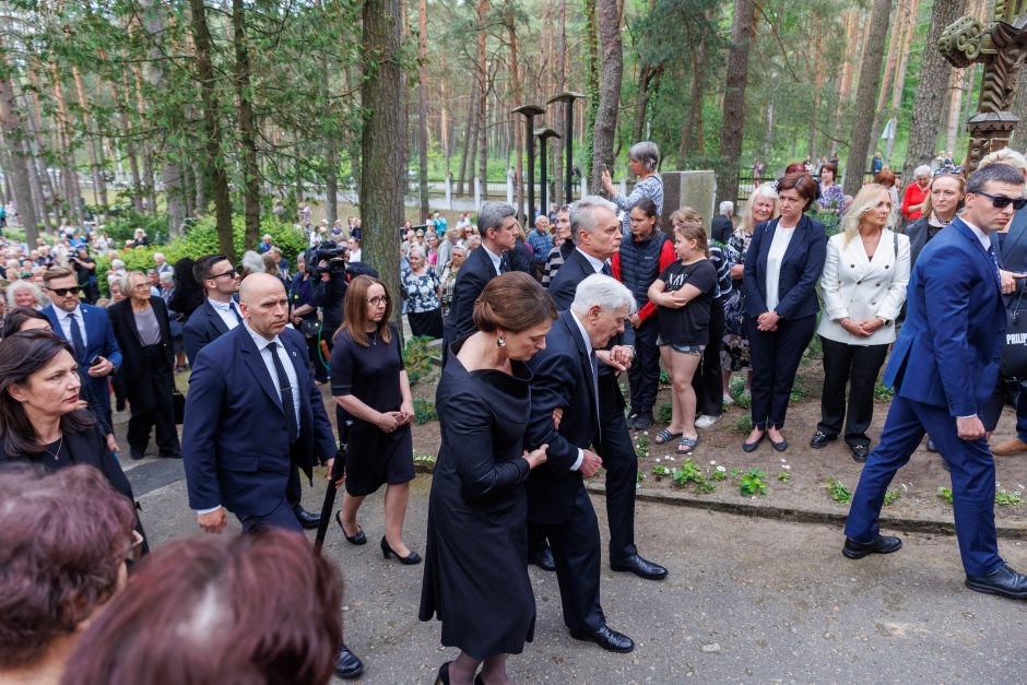 Kaune amžinojo poilsio atgulė A. Adamkienė: ji dovana nuo Dievo mums