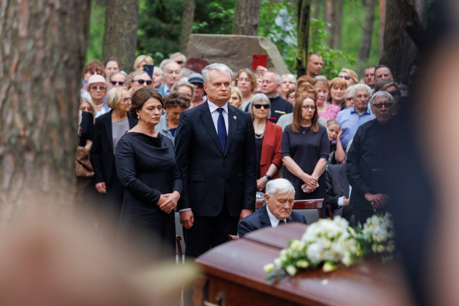 Kaune amžinojo poilsio atgulė A. Adamkienė: ji dovana nuo Dievo mums