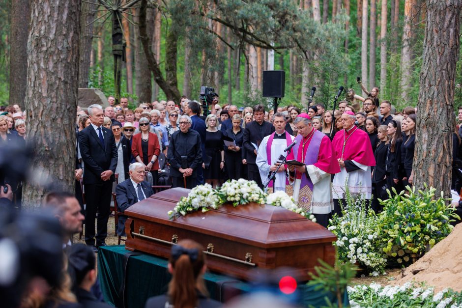 Kaune amžinojo poilsio atgulė A. Adamkienė: ji dovana nuo Dievo mums