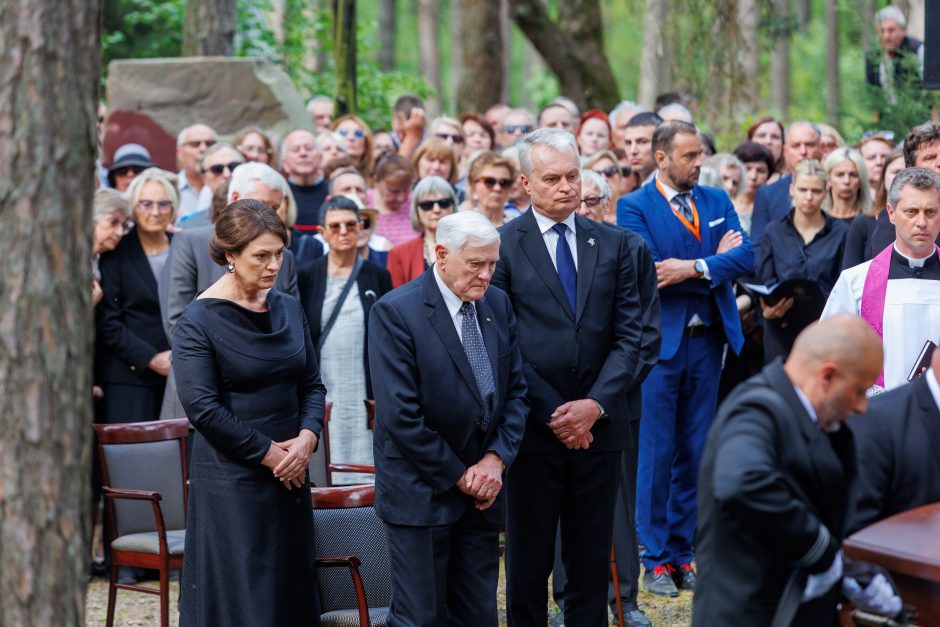 Kaune amžinojo poilsio atgulė A. Adamkienė: ji dovana nuo Dievo mums