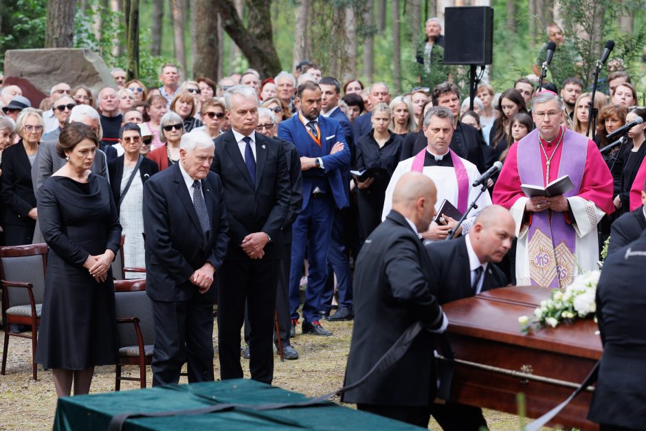 Kaune amžinojo poilsio atgulė A. Adamkienė: ji dovana nuo Dievo mums