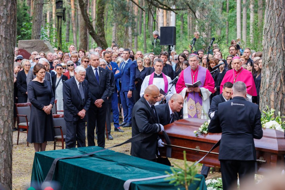 Kaune amžinojo poilsio atgulė A. Adamkienė: ji dovana nuo Dievo mums