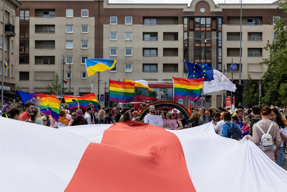 „Vilnius Pride 2023“: į minią vos neįsirėžė automobilis