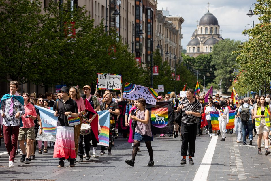 „Vilnius Pride 2023“: į minią vos neįsirėžė automobilis