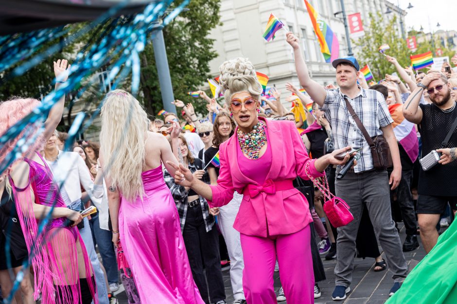 „Vilnius Pride 2023“: į minią vos neįsirėžė automobilis