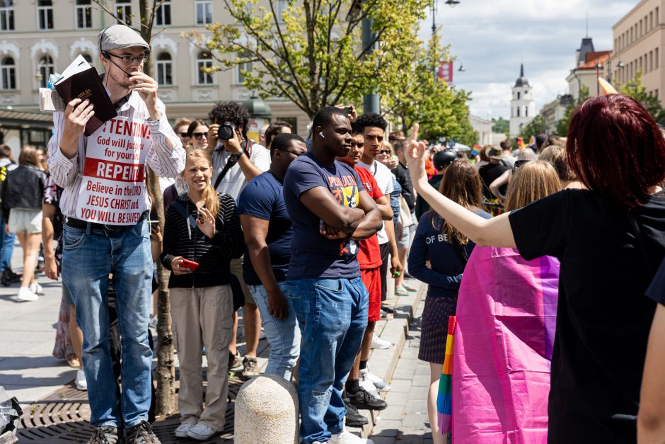 „Vilnius Pride 2023“: į minią vos neįsirėžė automobilis