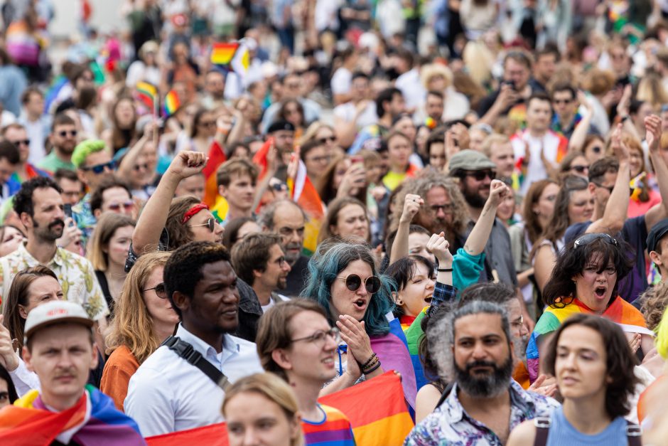 „Vilnius Pride 2023“: į minią vos neįsirėžė automobilis