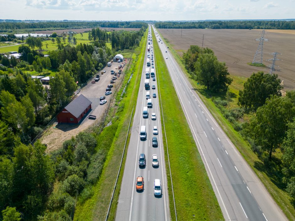 Iškalbinga įžanga į besibaigiančios vasaros savaitgalį: pakaunėje susidūrė aštuoni automobiliai