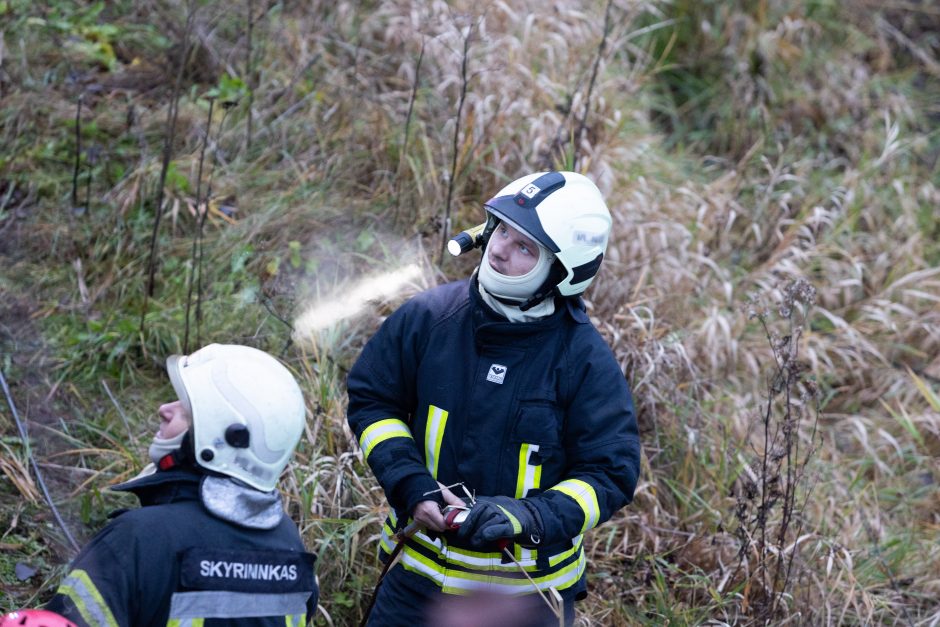 Kai svarbi kiekviena minutė: Jonavos rajone nuo tilto nukritęs vyras – išgelbėtas (atnaujinta)