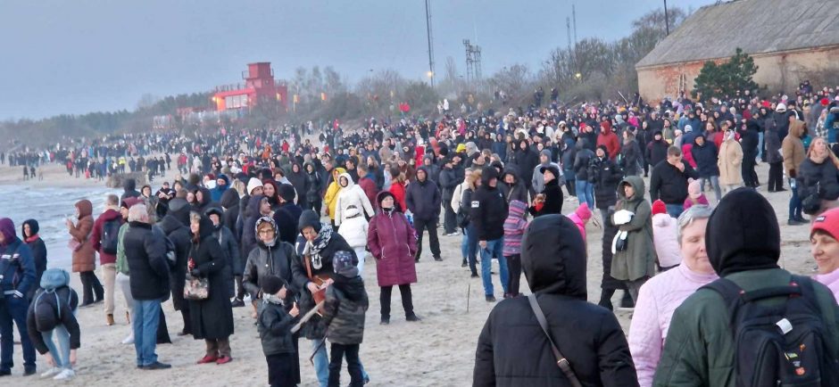 Melnragė – sausakimša: smalsuoliai sugužėjo į Švyturių metų atidarymo šventę 