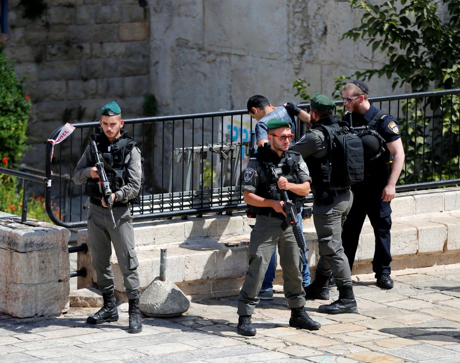 Vakarų Krante pašautas peiliu žydus puolęs palestinietis