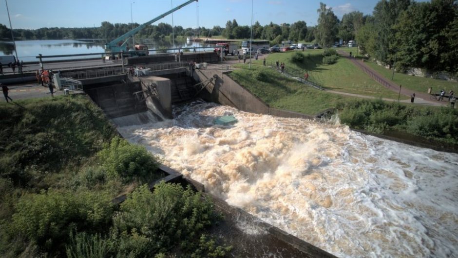 Patvinęs Nevėžis jau semia laukus, pasiruošta evakuoti gyventojus, paskelbta ekstremali situacija