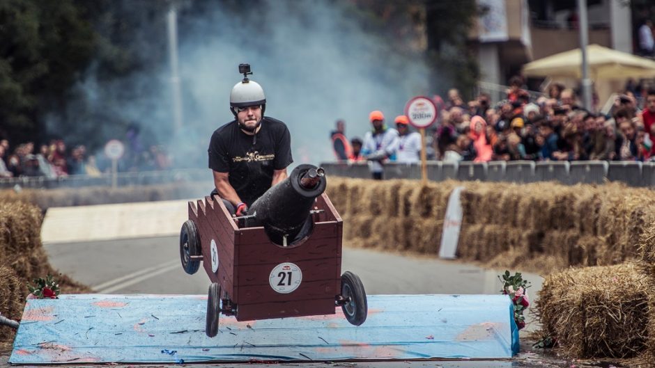 „Red Bull muilinių lenktynės“ koreguos vairuotojų planus: kur uždaromas eismas?