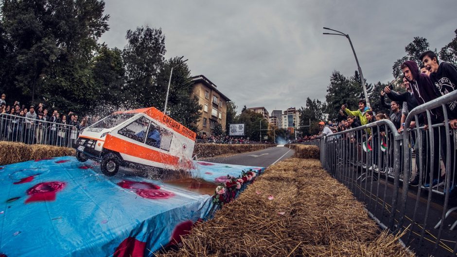 „Red Bull muilinių lenktynės“ koreguos vairuotojų planus: kur uždaromas eismas?