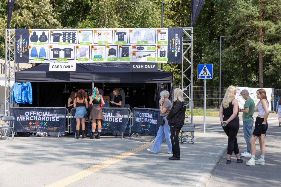 Prie Dariaus ir Girėno stadiono rikiuojasi pirmieji E. Sheerano gerbėjai