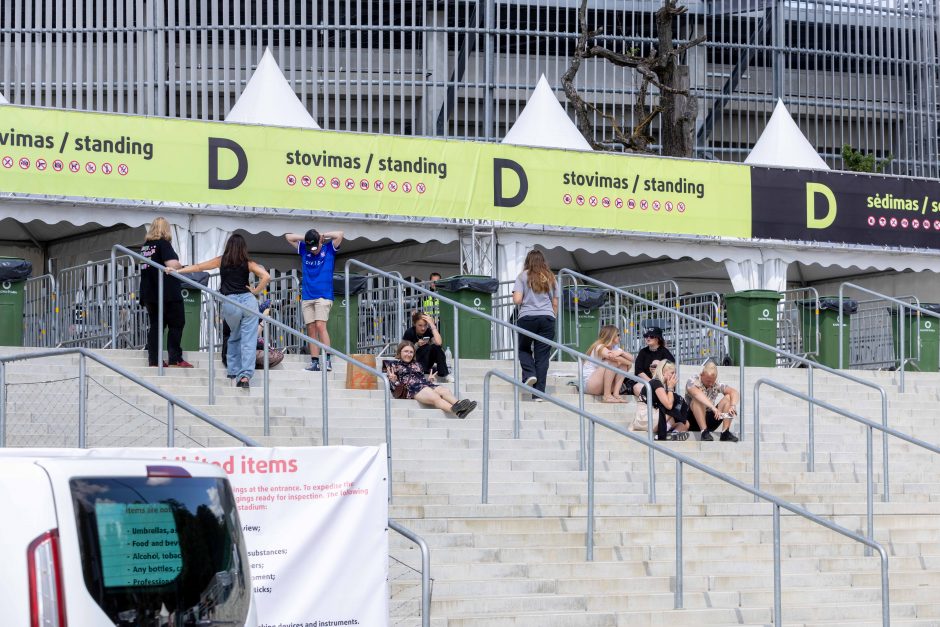 Prie Dariaus ir Girėno stadiono rikiuojasi pirmieji E. Sheerano gerbėjai