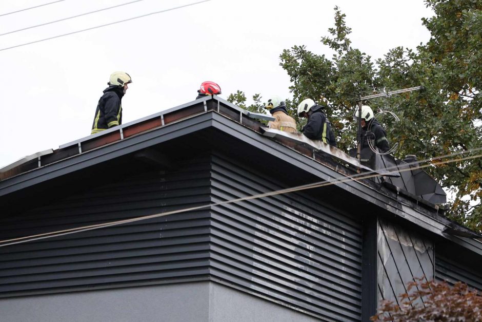 Trečiadienio pavakarę ugniagesiai užgulė Vilijampolę: po įvykio ant tilto netoliese kilo ir gaisras