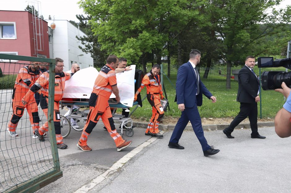 Slovakijoje pašautas premjeras R. Fico: gyvybei gresia pavojus 