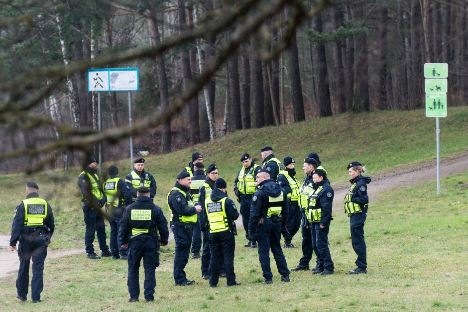 Galimai pagrobto vaiko paieška: apklausiami liudininkai, „šukuojama“ įvykio vieta