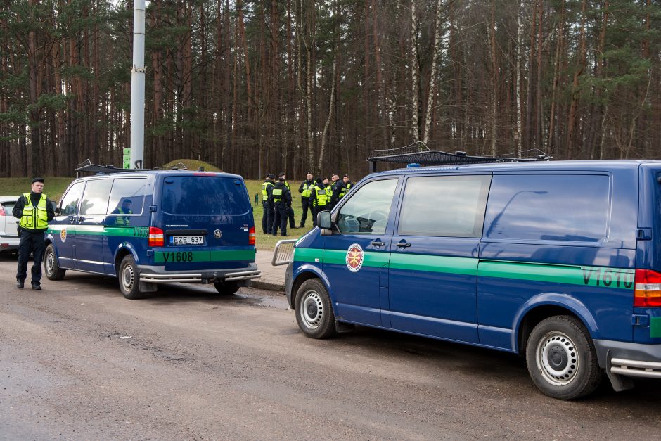 Galimai pagrobto vaiko paieška: apklausiami liudininkai, „šukuojama“ įvykio vieta