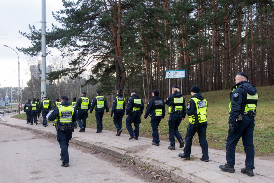 Galimai pagrobto vaiko paieška: apklausiami liudininkai, „šukuojama“ įvykio vieta