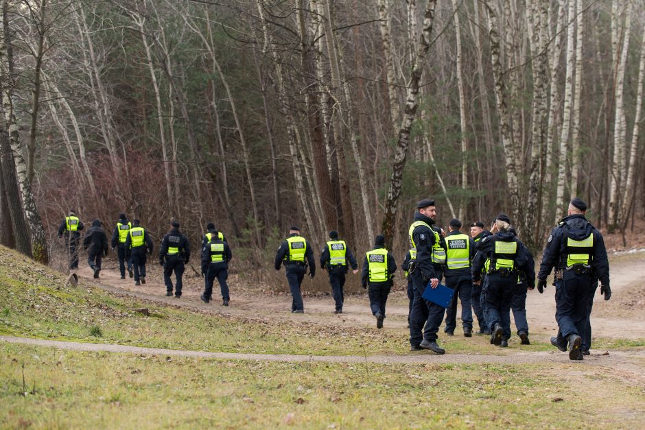 Galimai pagrobto vaiko paieška: apklausiami liudininkai, „šukuojama“ įvykio vieta